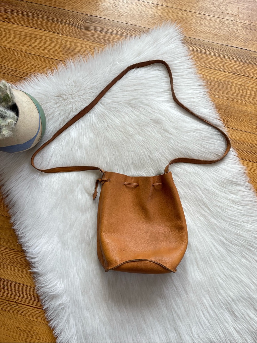 Baggu crossbody leather bucket bag